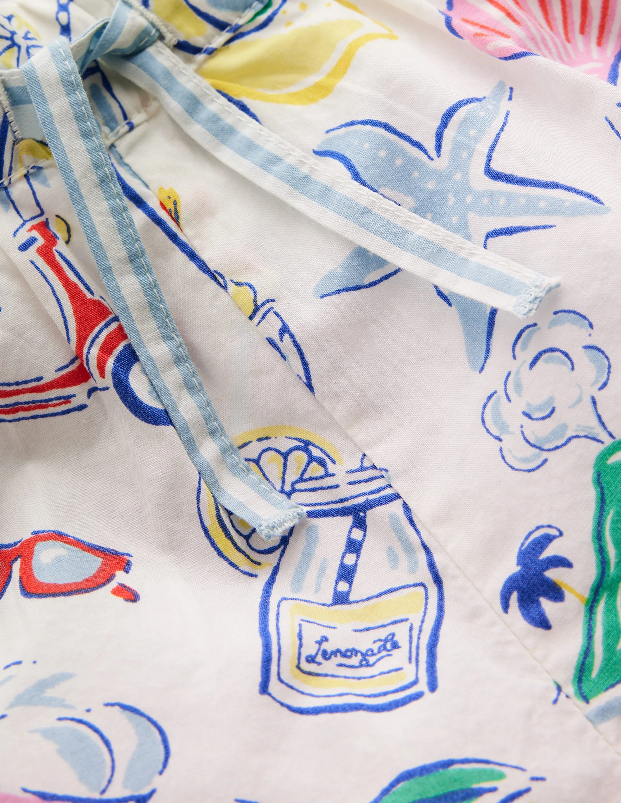 Juniper Woven Frill Shorts-Ivory Holiday Print - Image 3
