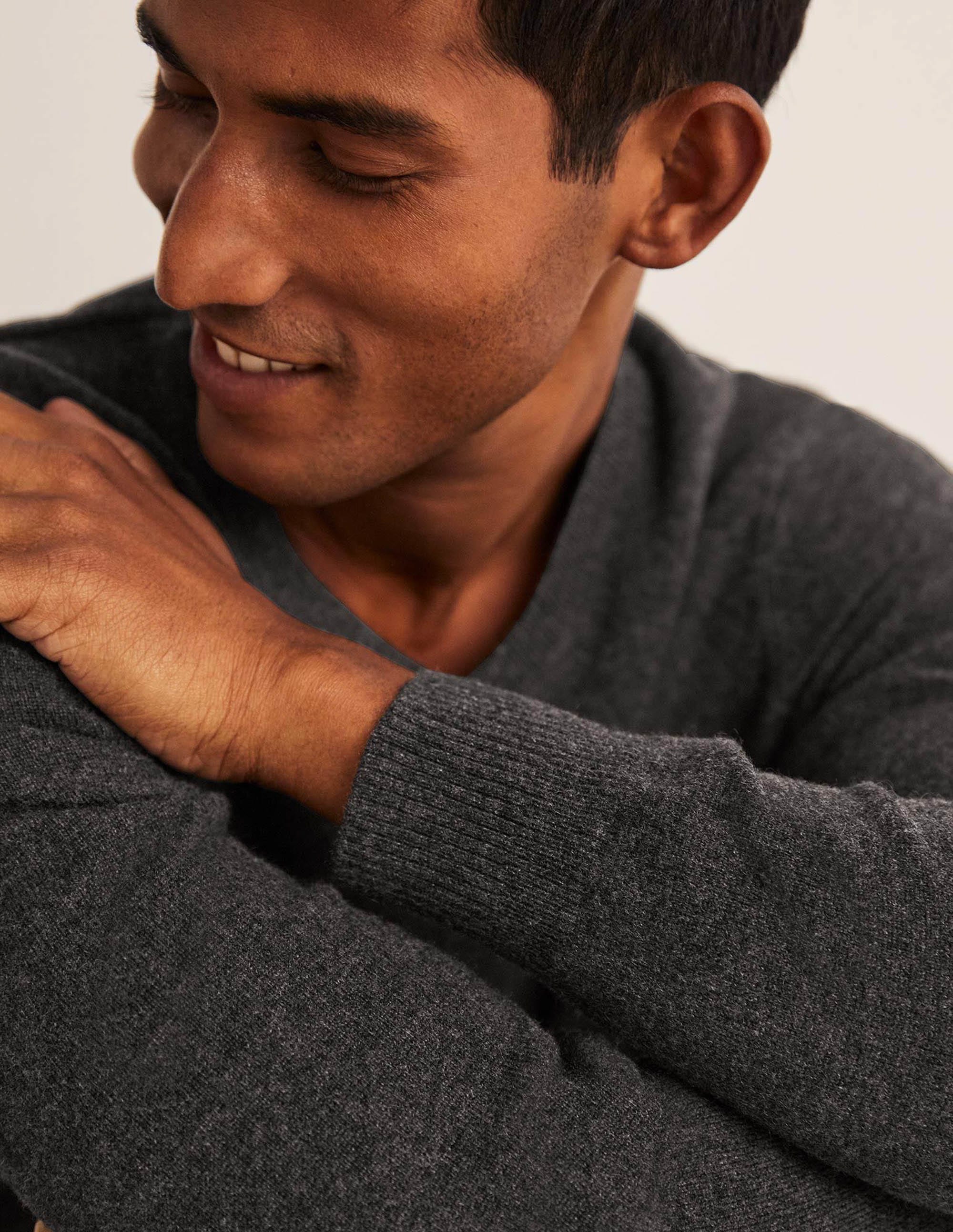 Cashmere V-neck-Dark Grey Melange - Image 6