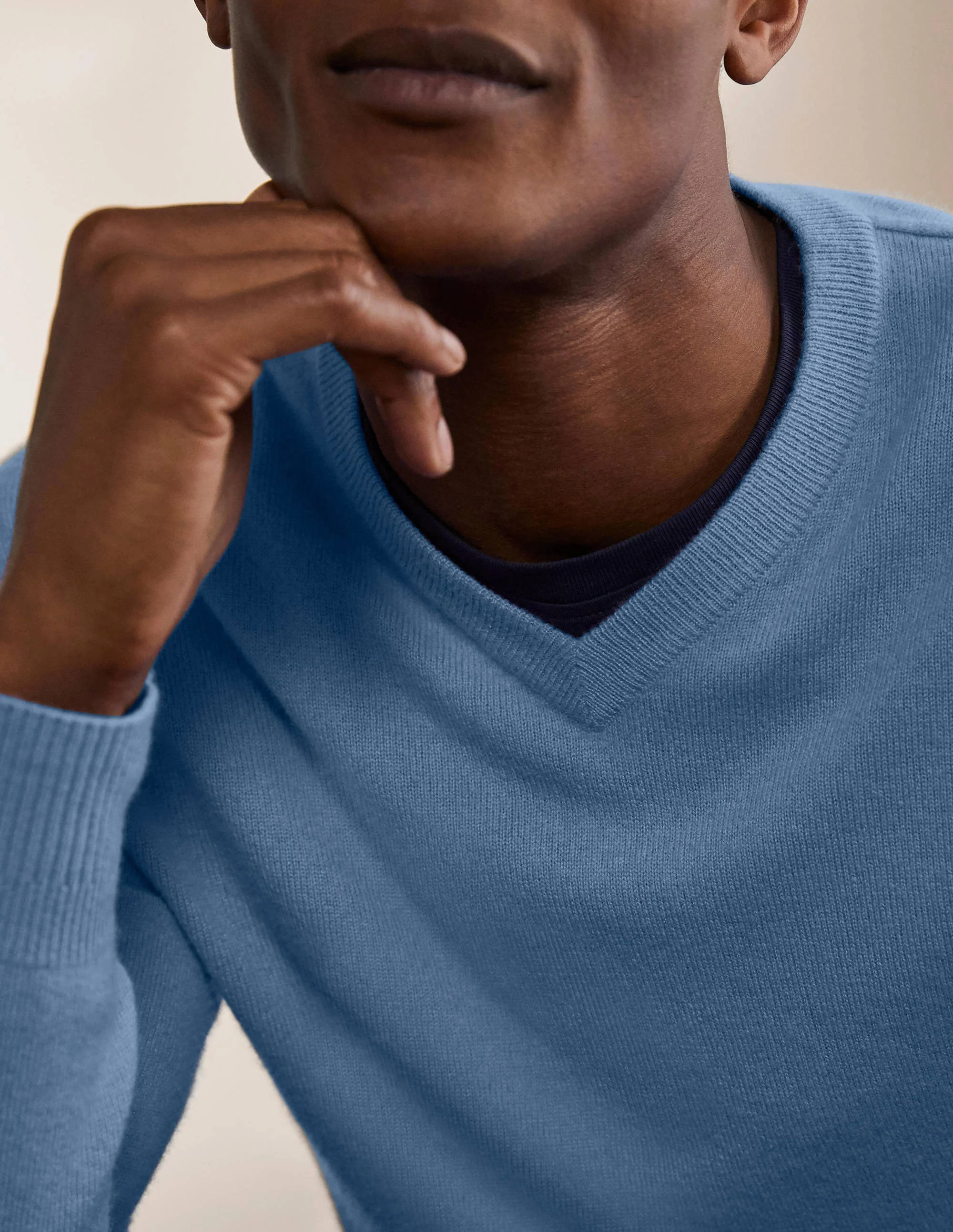 Cashmere V-neck-Dusk Blue - Image 2
