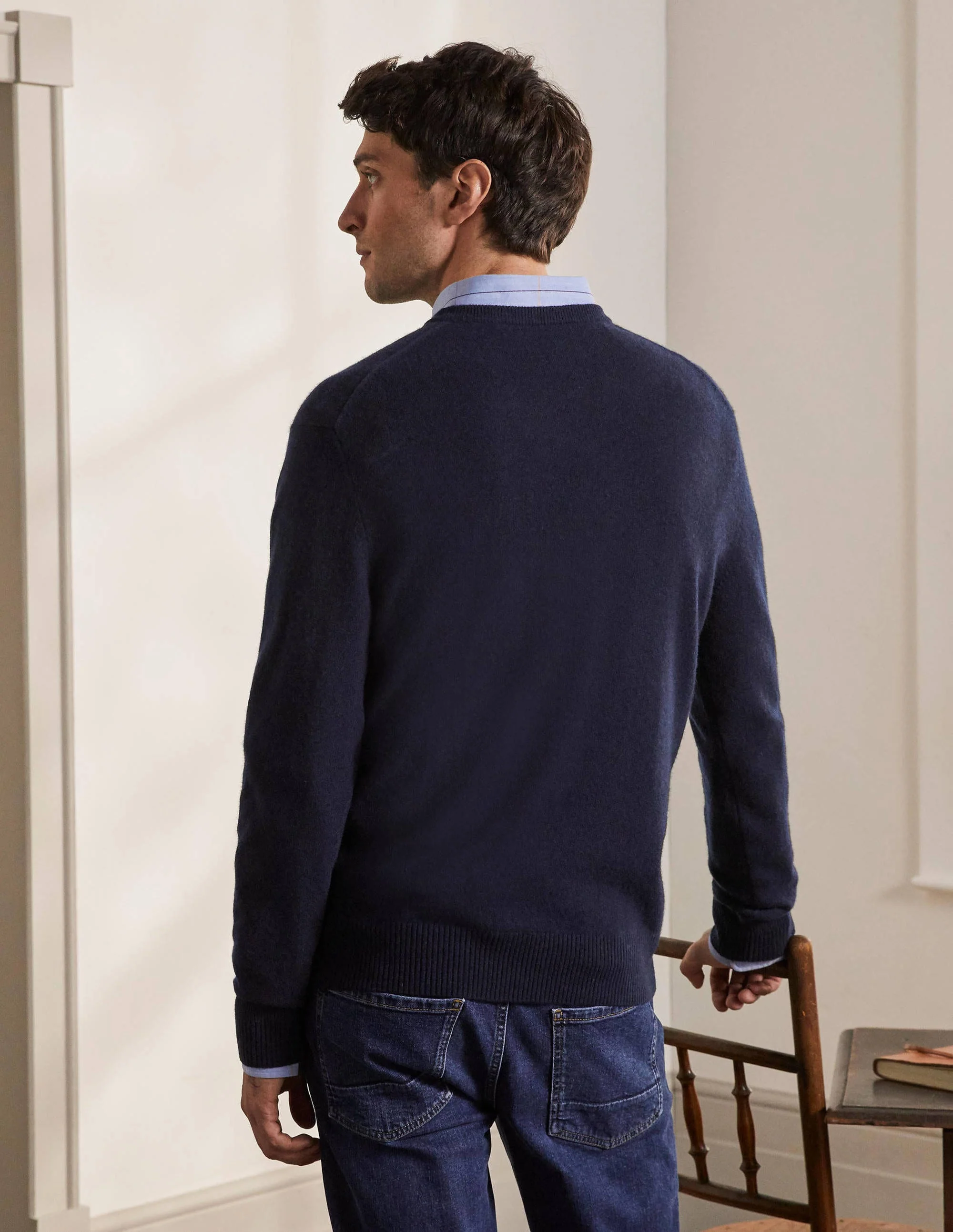 Cashmere V-neck-Navy - Image 3