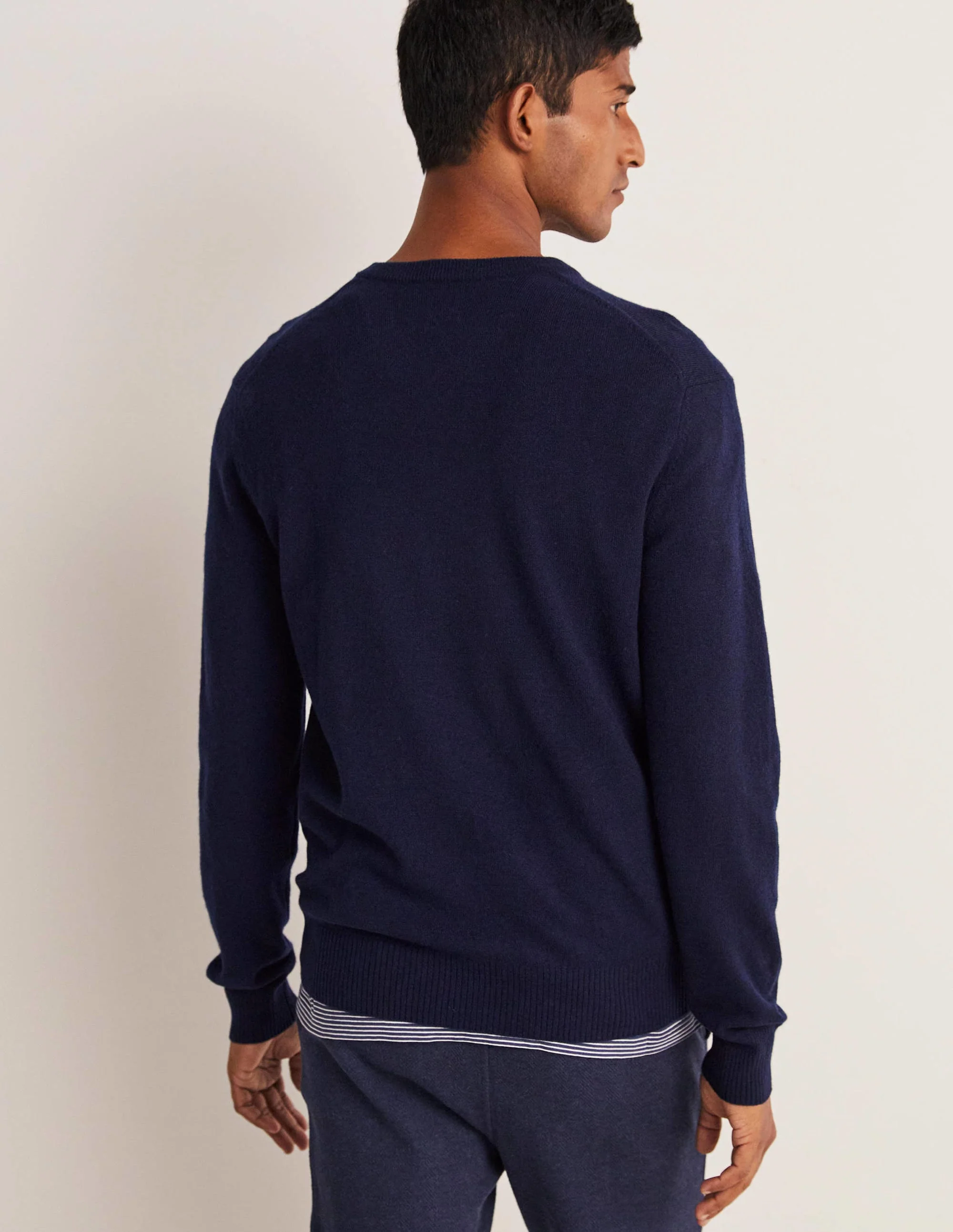 Cashmere V-neck-Navy - Image 3