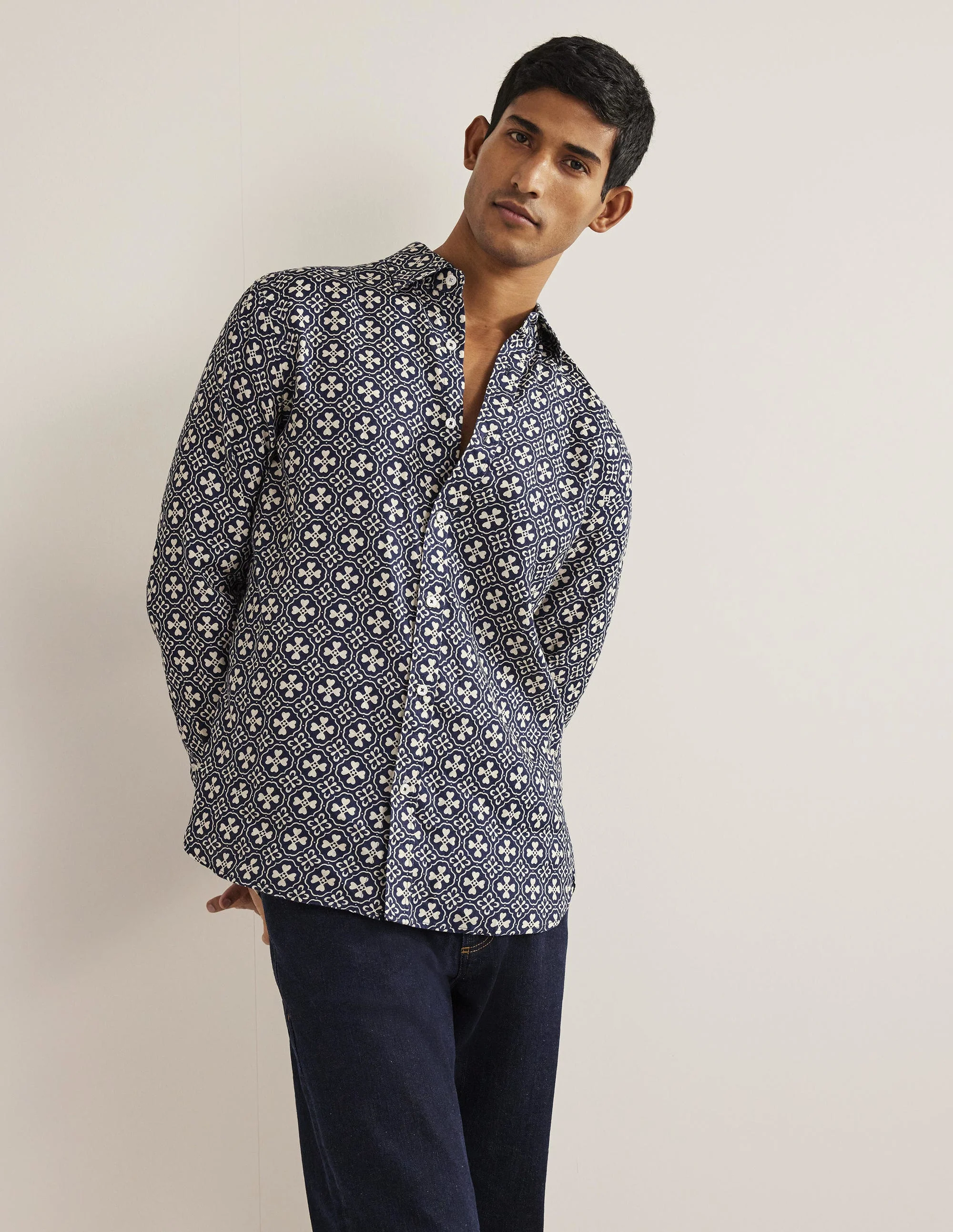 Cutaway Collar Linen Shirt-French Navy Tile - Image 4