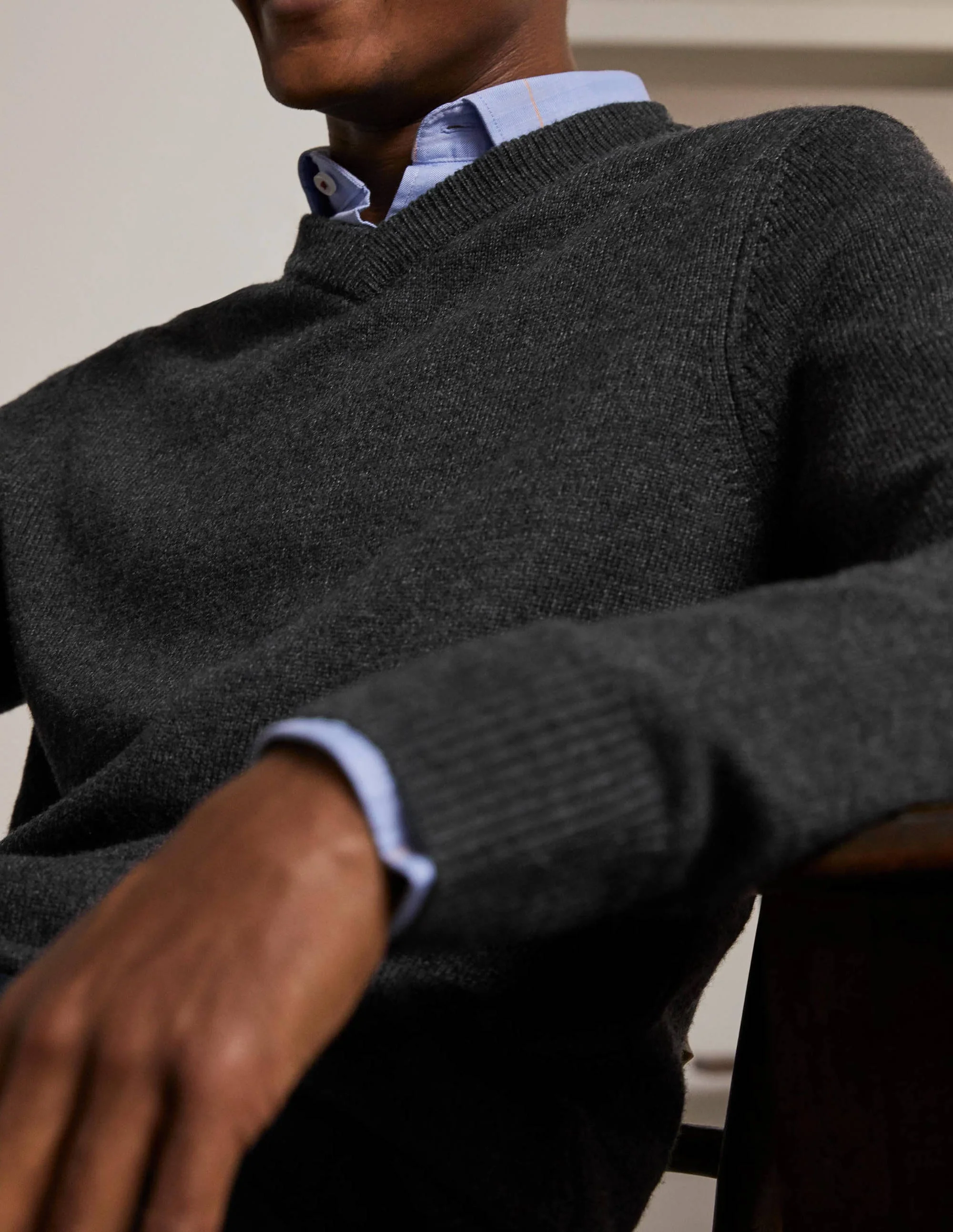 Lambswool V-neck-Charcoal - Image 4