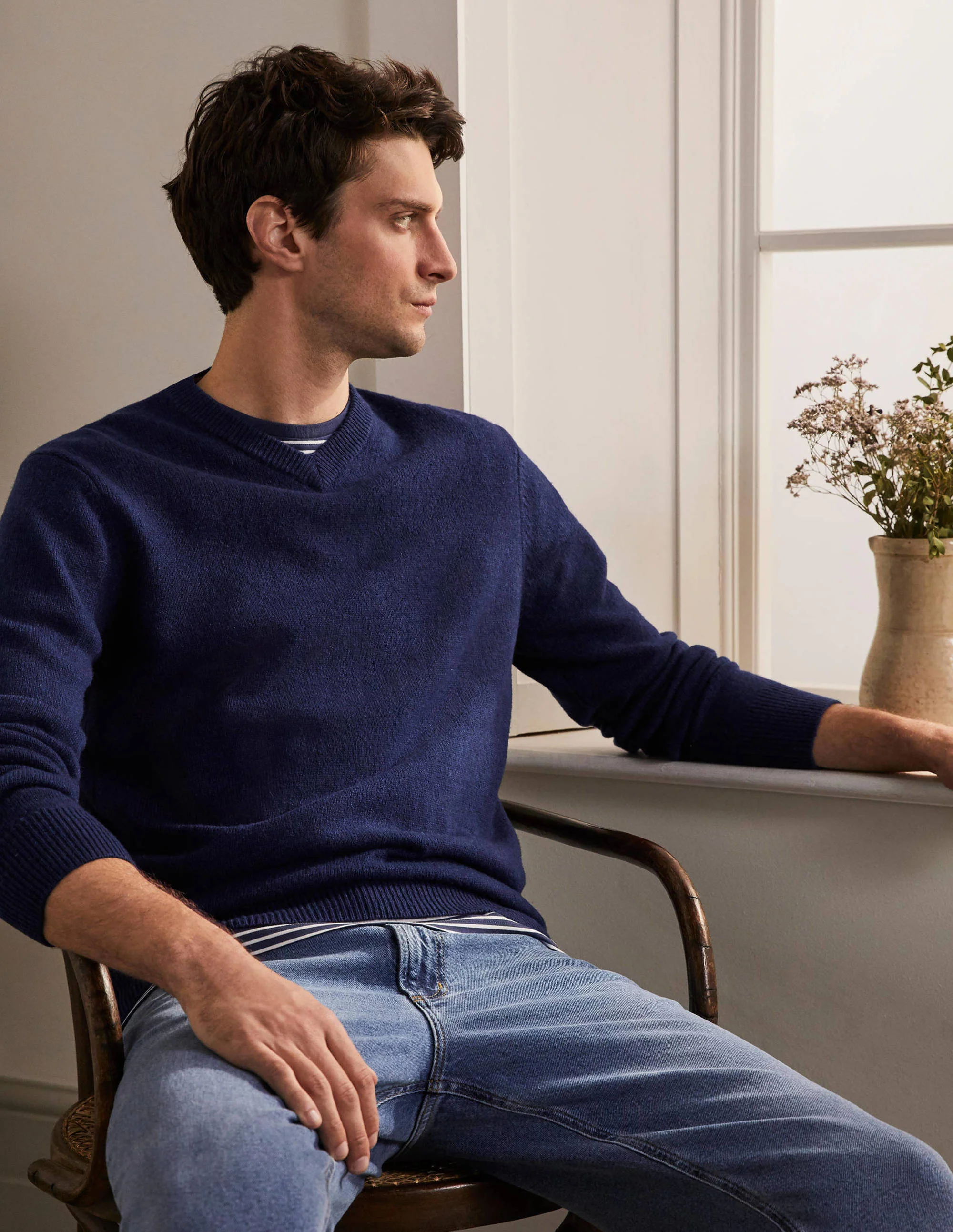 Lambswool V-neck-Space Navy