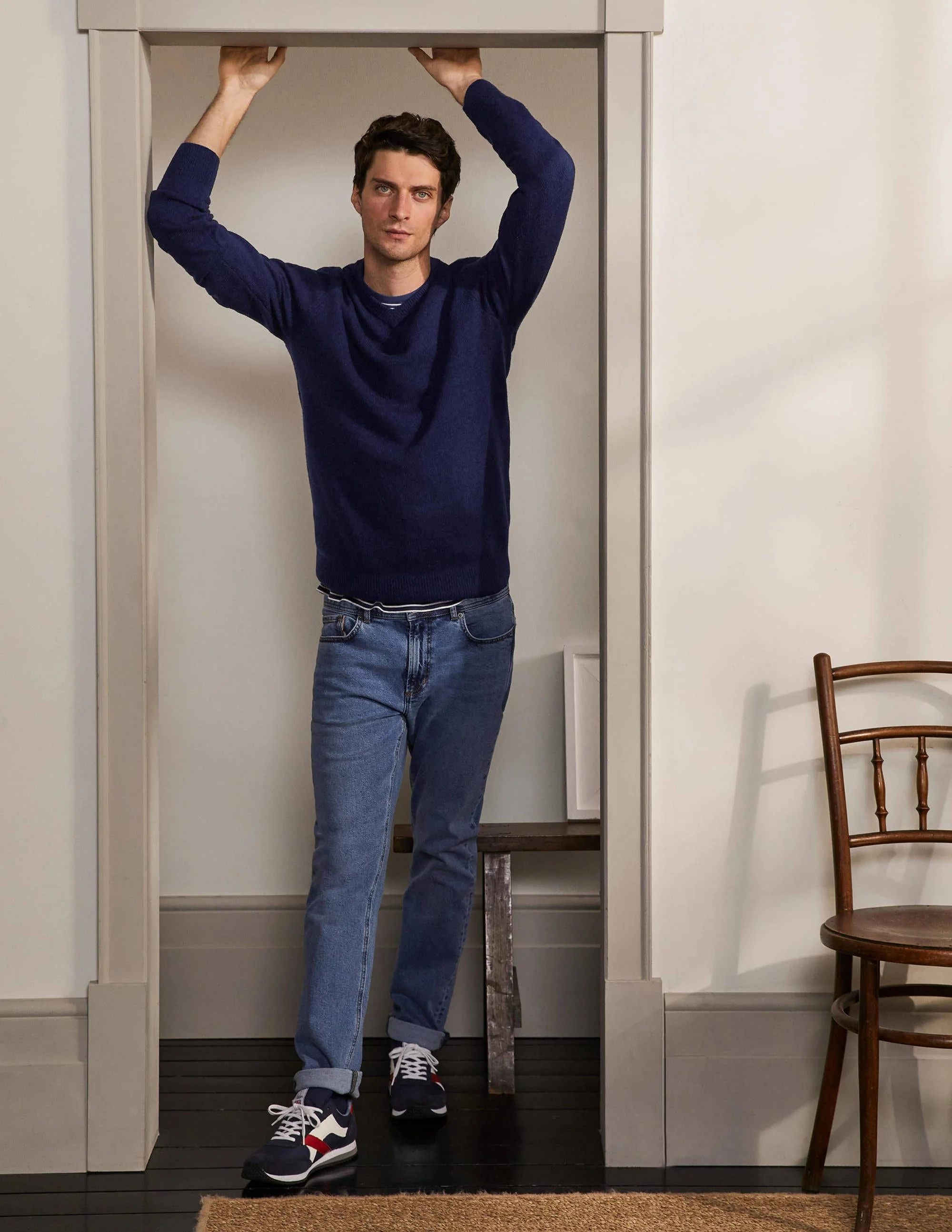Lambswool V-neck-Space Navy - Image 2