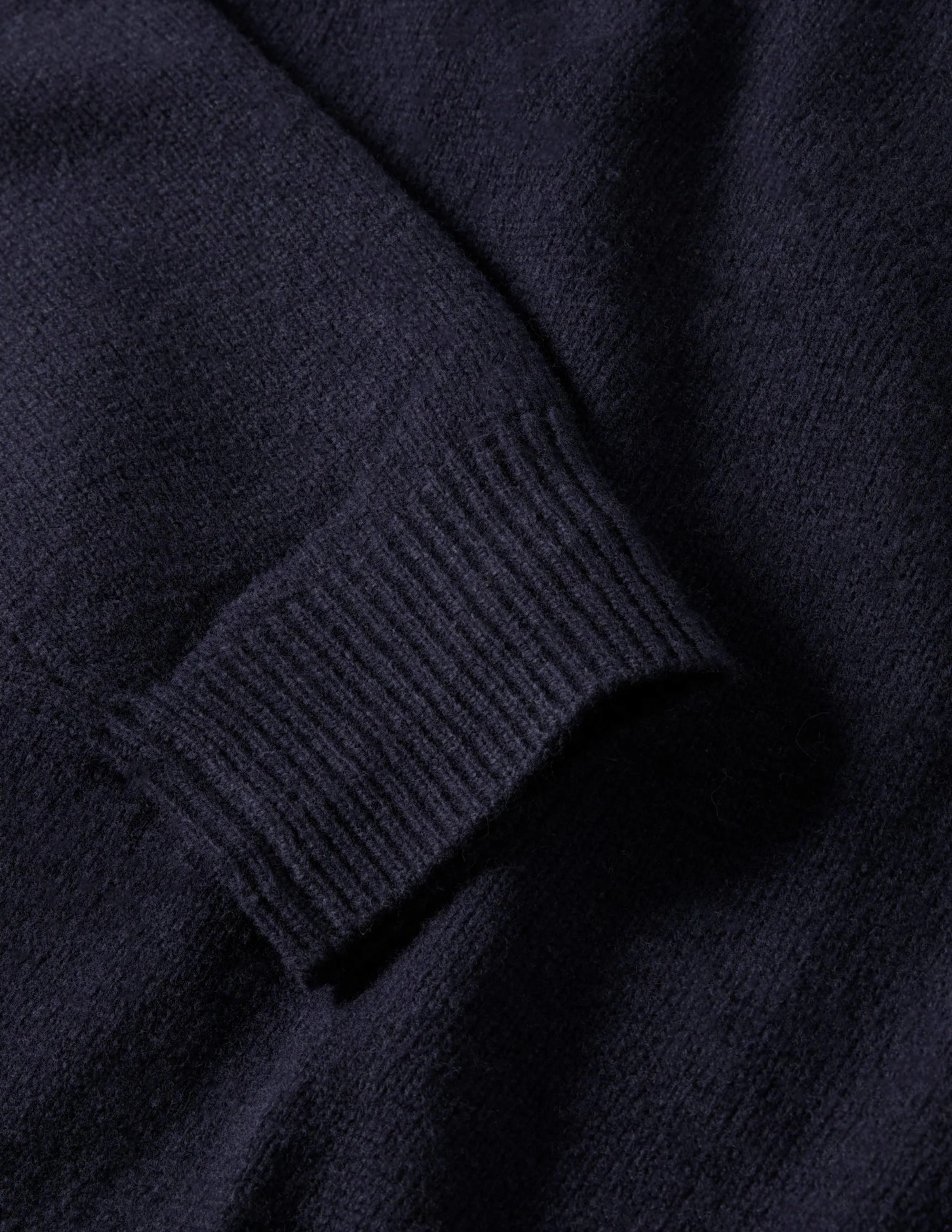 Lambswool V-Neck-Space Navy - Image 7