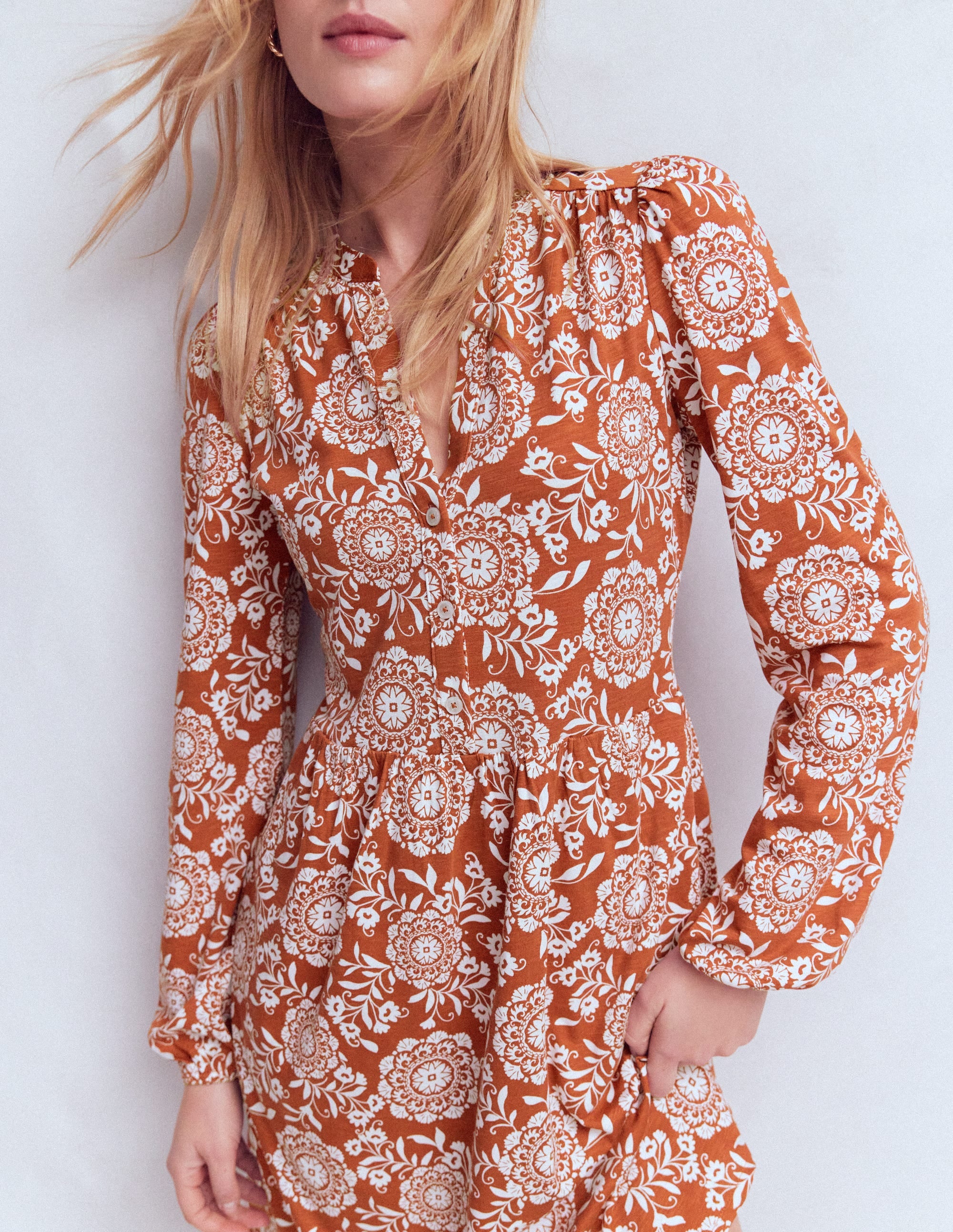 Amy Short Jersey Dress-Brown, Decorative Blossom - Image 2