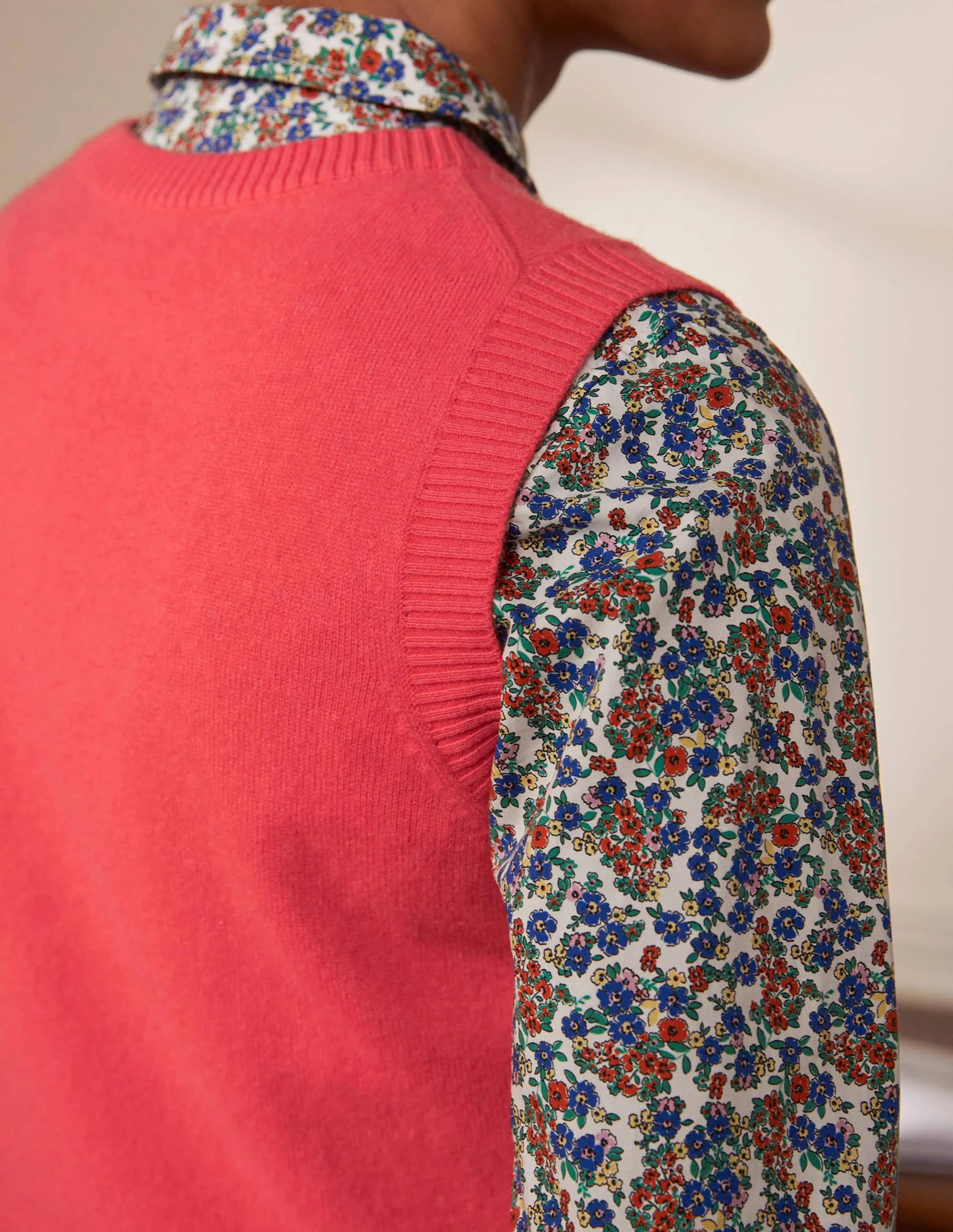 Cashmere Knitted Sweater Vest-Coral - Image 2