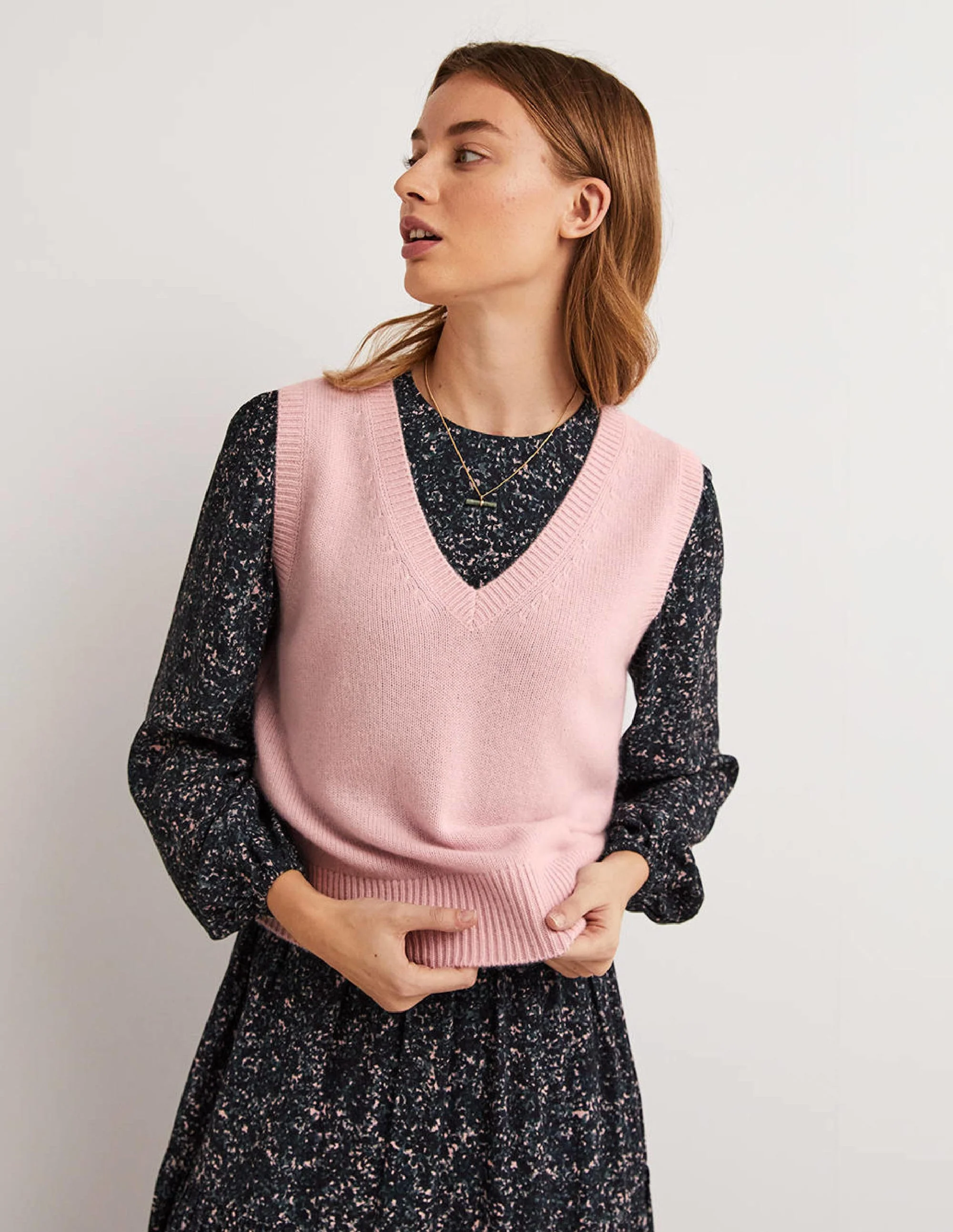 Cashmere V-Neck Sweater Vest-Coconut Ice Pink