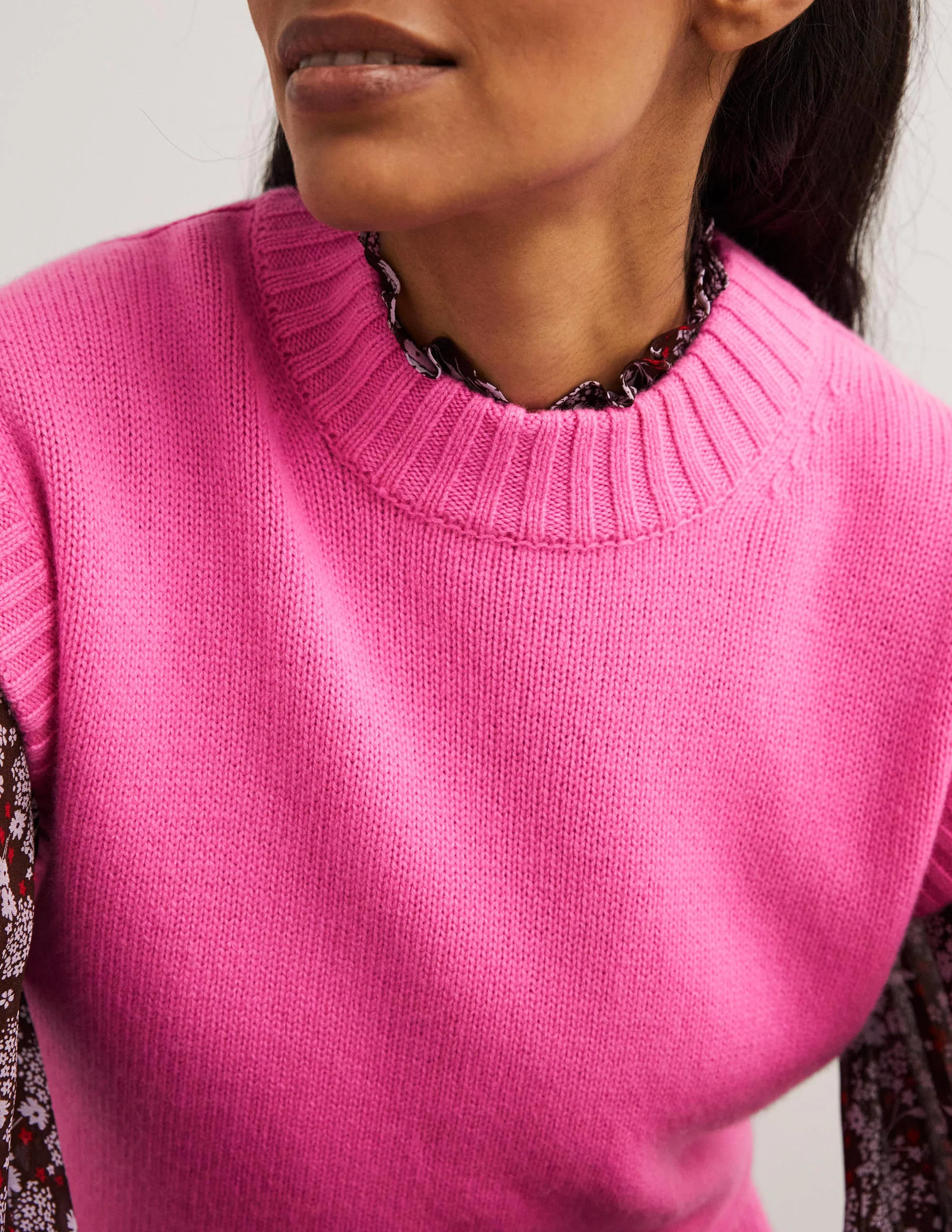 Chunky Cashmere Crew Neck Vest-Cherry Blossom Melange - Image 2