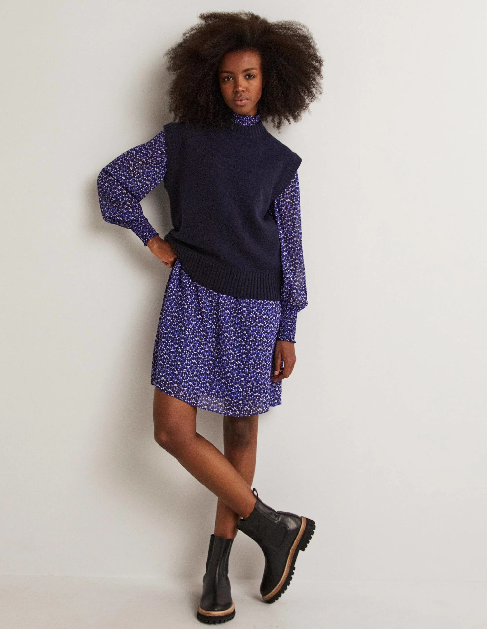 Chunky Cashmere Crew Neck Vest-Navy - Image 5