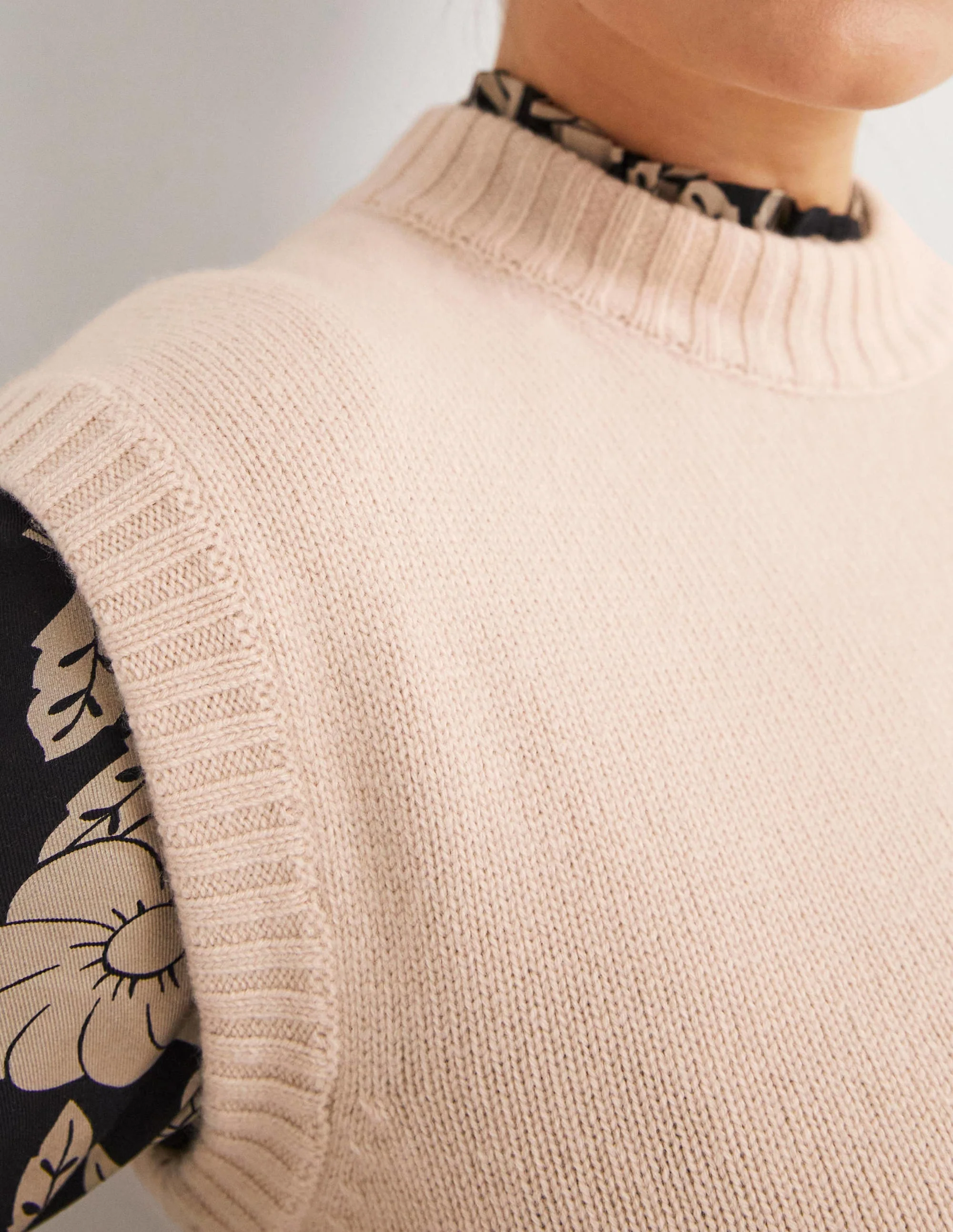 Chunky Cashmere Crew Neck Vest-Rope - Image 2