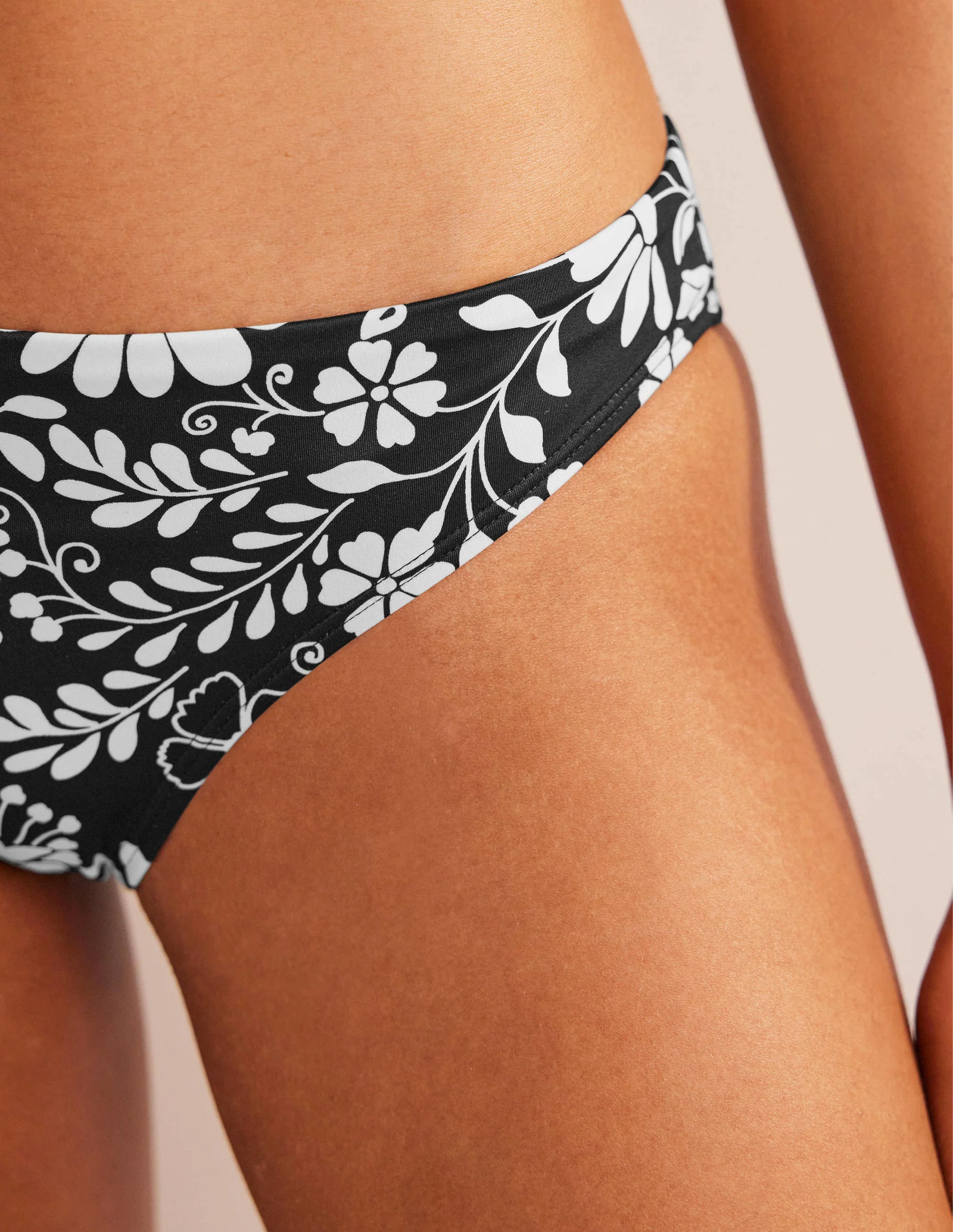 Classic Bikini Bottoms-Nero, Gardenia Sprig - Image 2