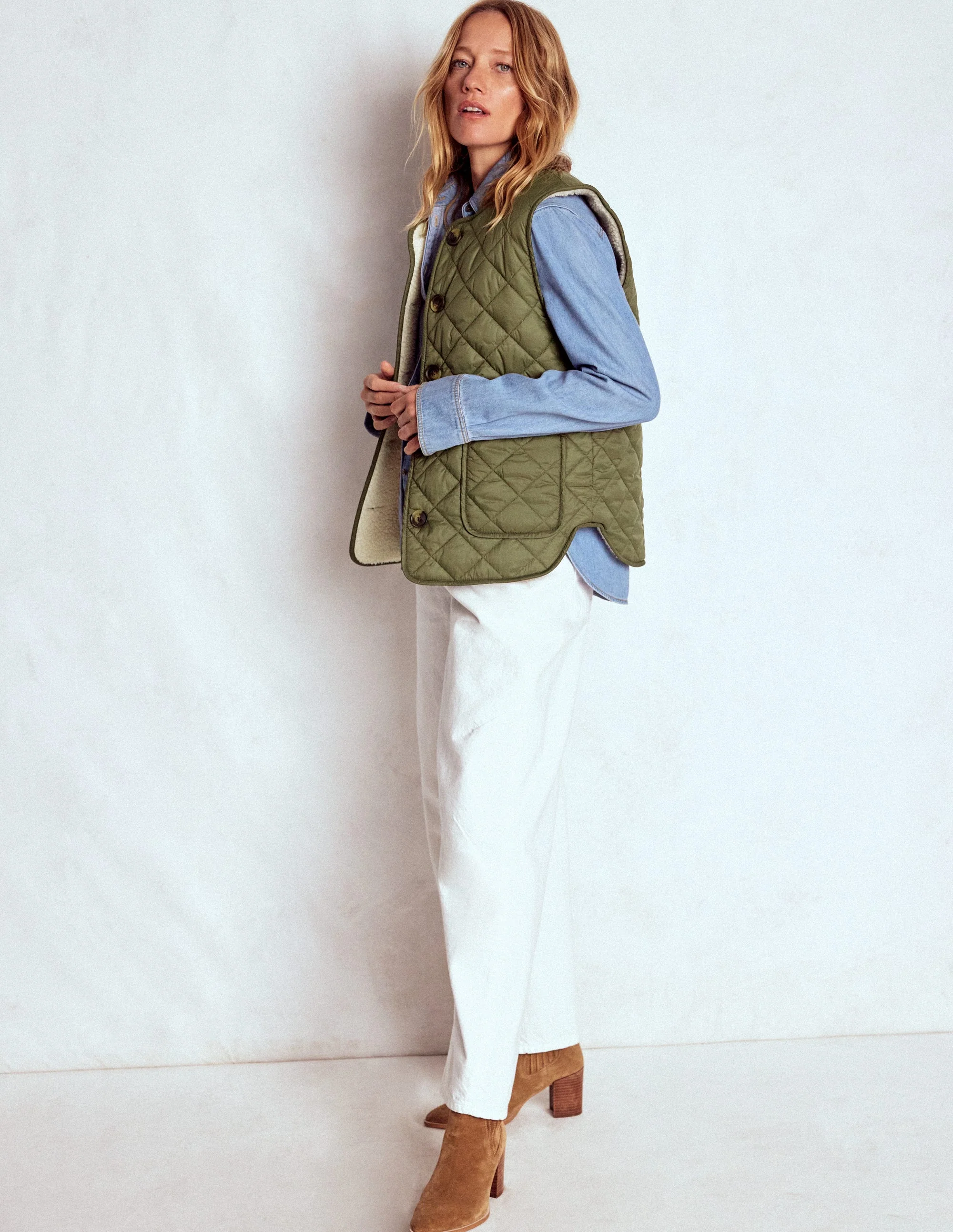 Clerkenwell Reversible Gilet-Woodland Green, Natural Borg - Image 4