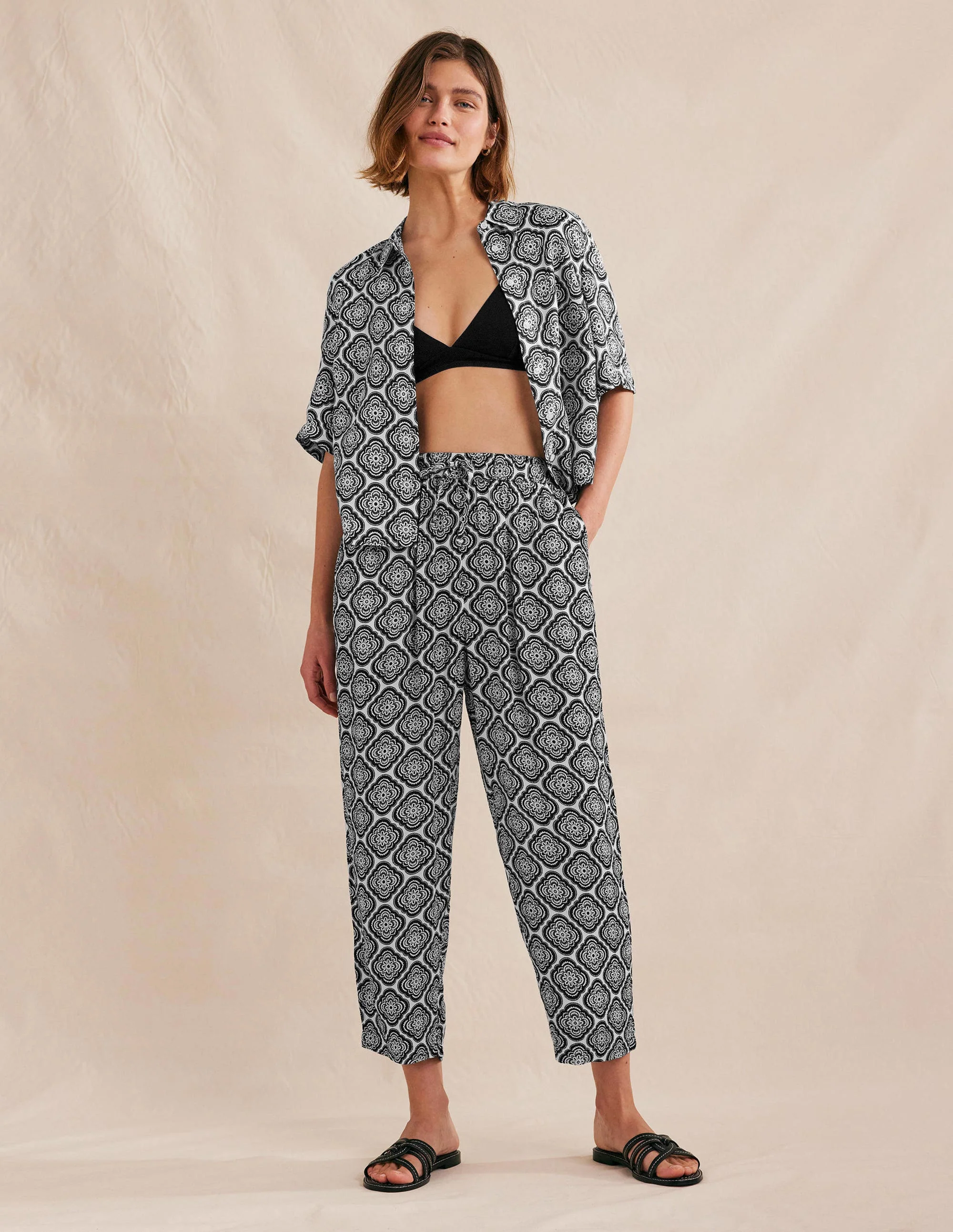 Crinkle Tapered Pants-Black, Botanic Blush