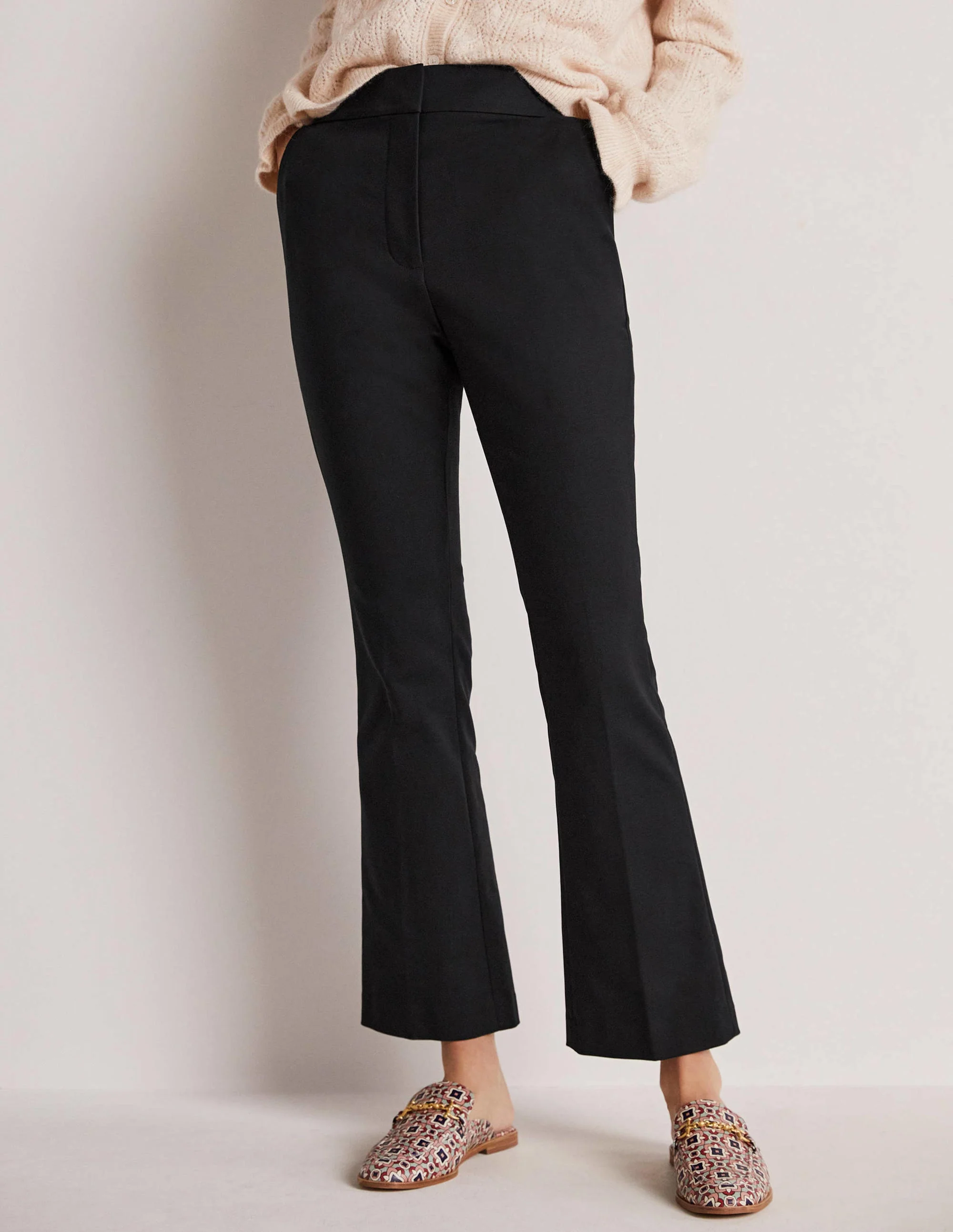 Cropped Flare Pants-Black - Image 10