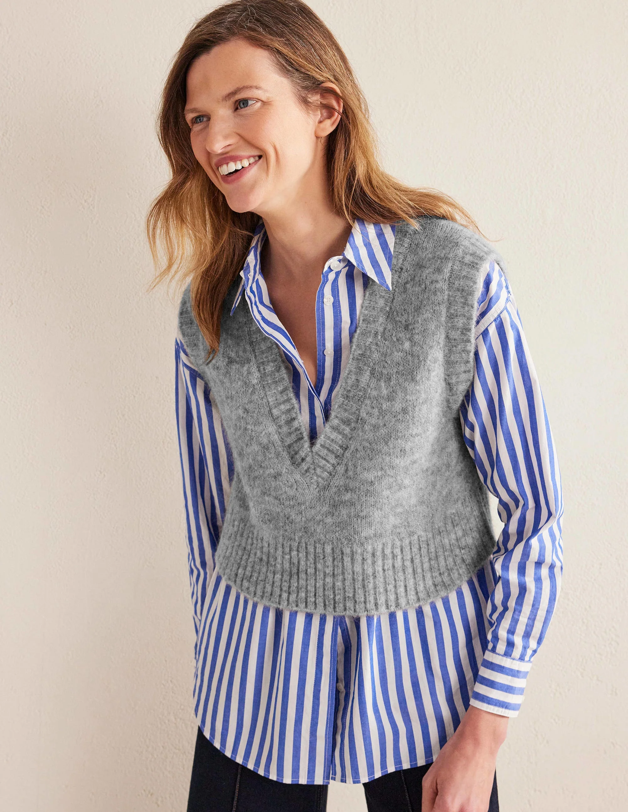 Fluffy Cropped V-Neck Vest-Grey Melange
