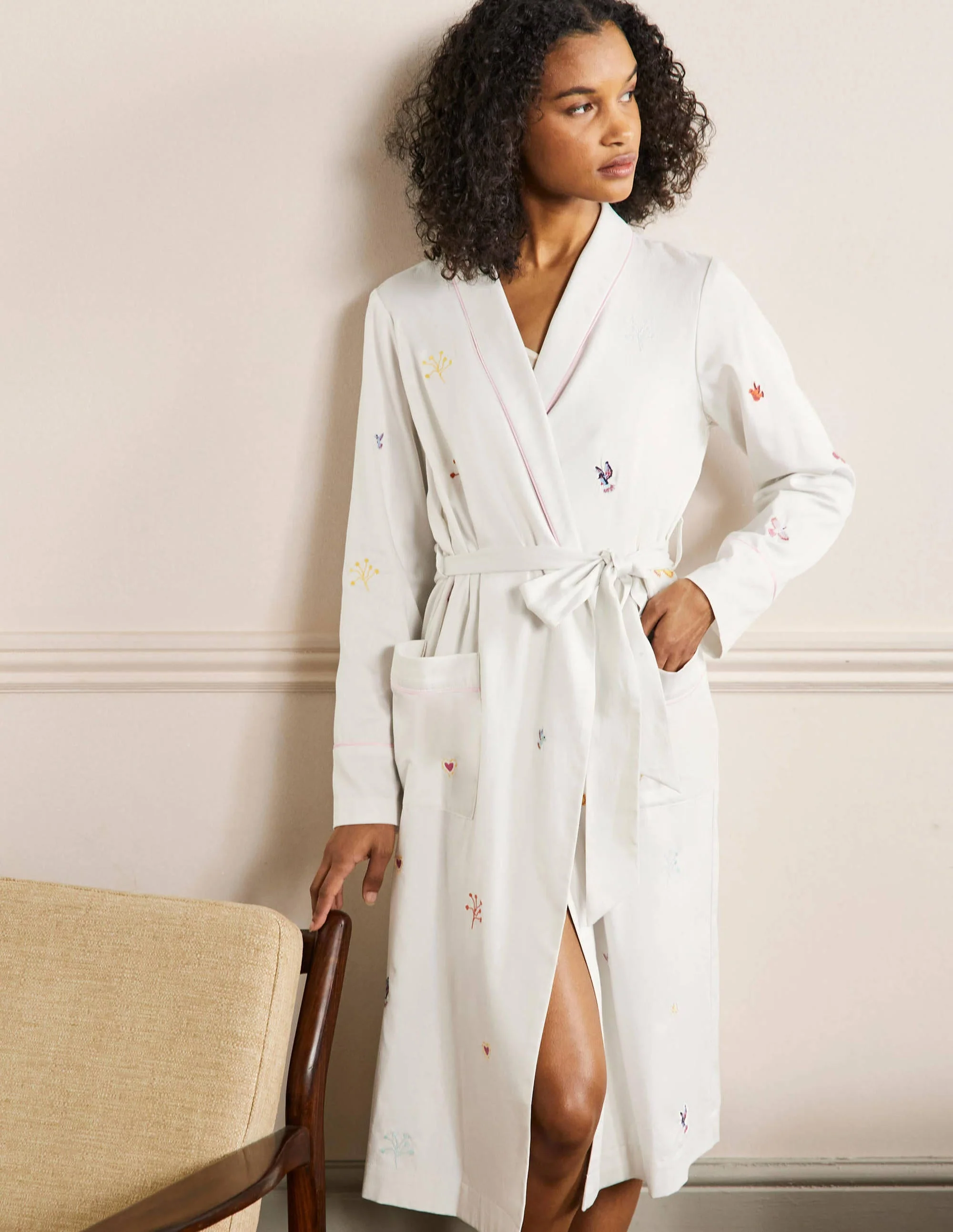 Janie Robe-Ivory, Embroidery