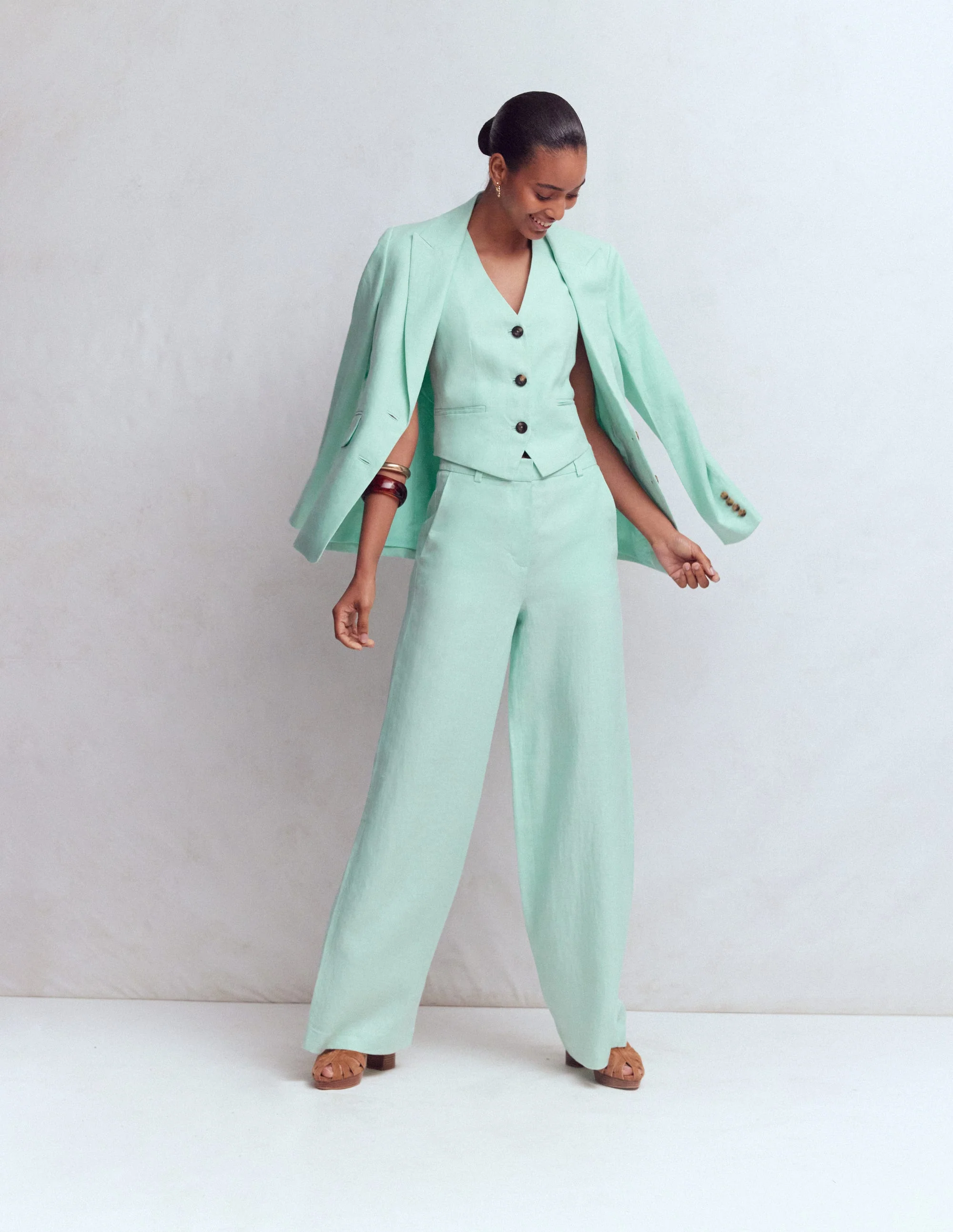 Linen V-Neck Waistcoat-Spearmint - Image 4