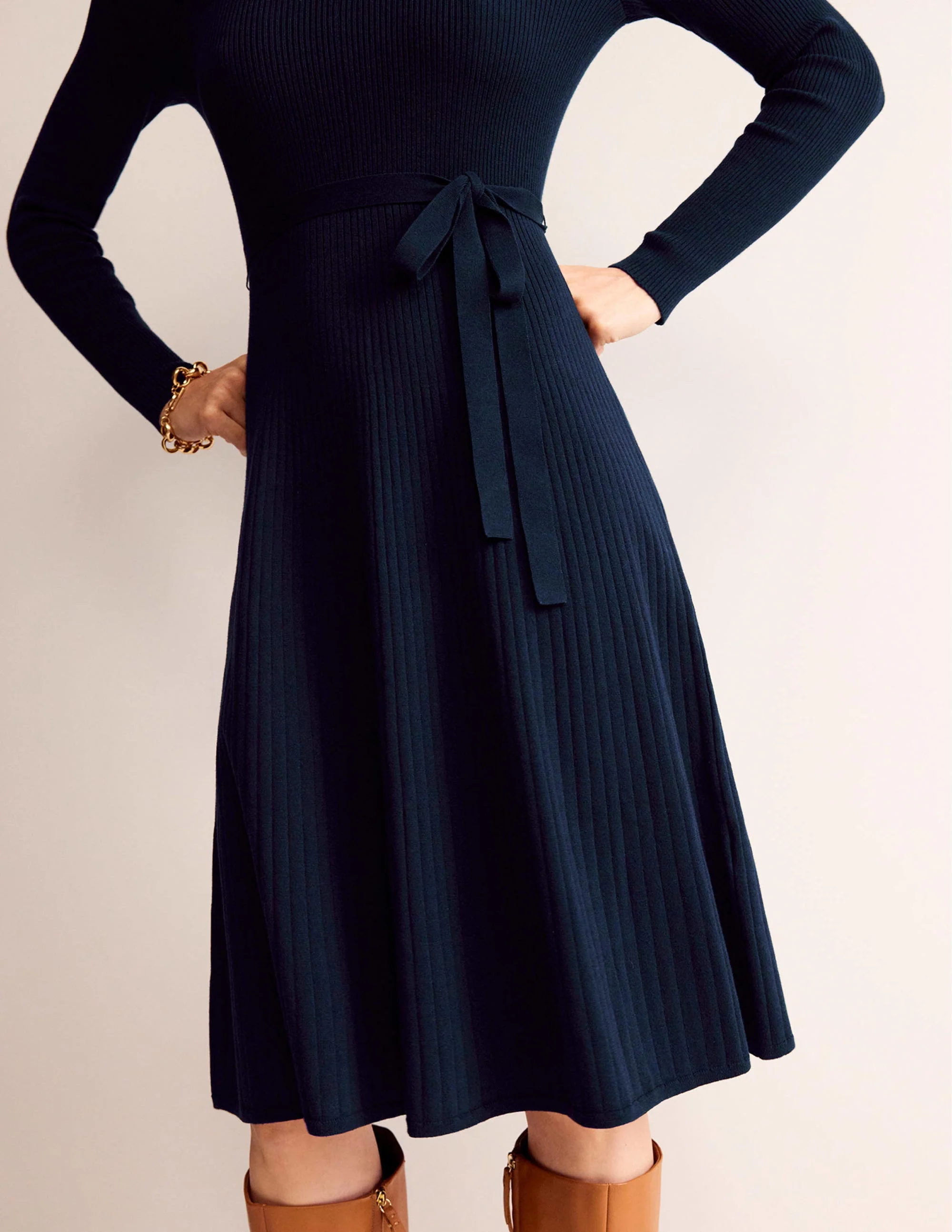 Lola Knitted Midi Dress-Navy - Image 3