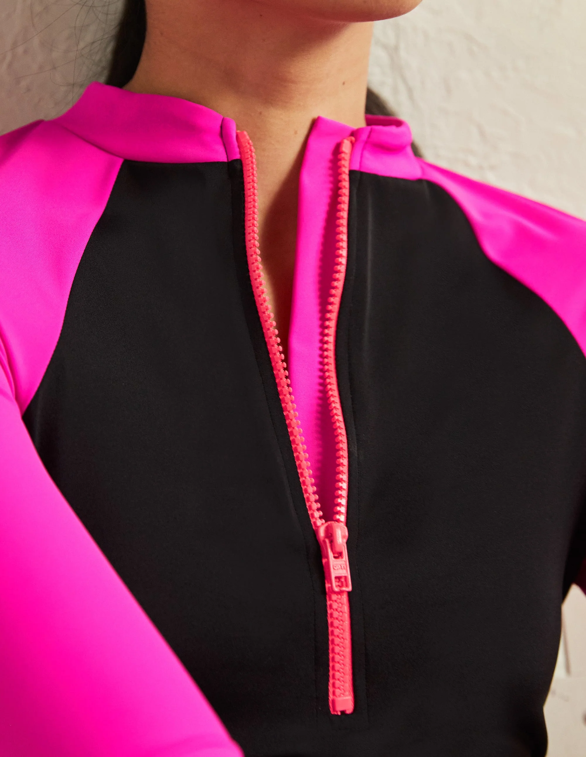 Mid Sleeve Rash Guard-Black, Shocking Pink - Image 2