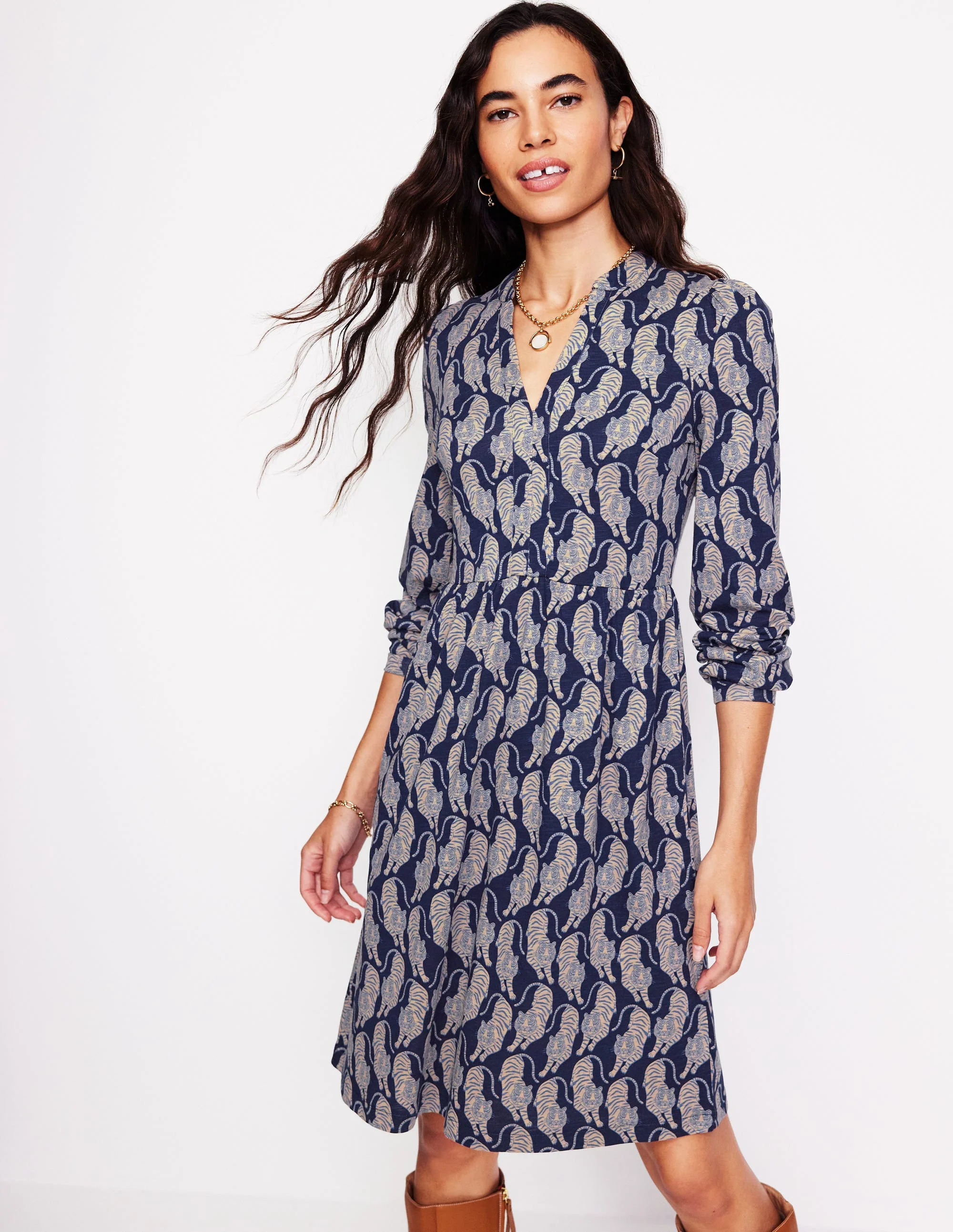 Naomi Relaxed Jersey Dress-French Navy, Tiger - Image 4