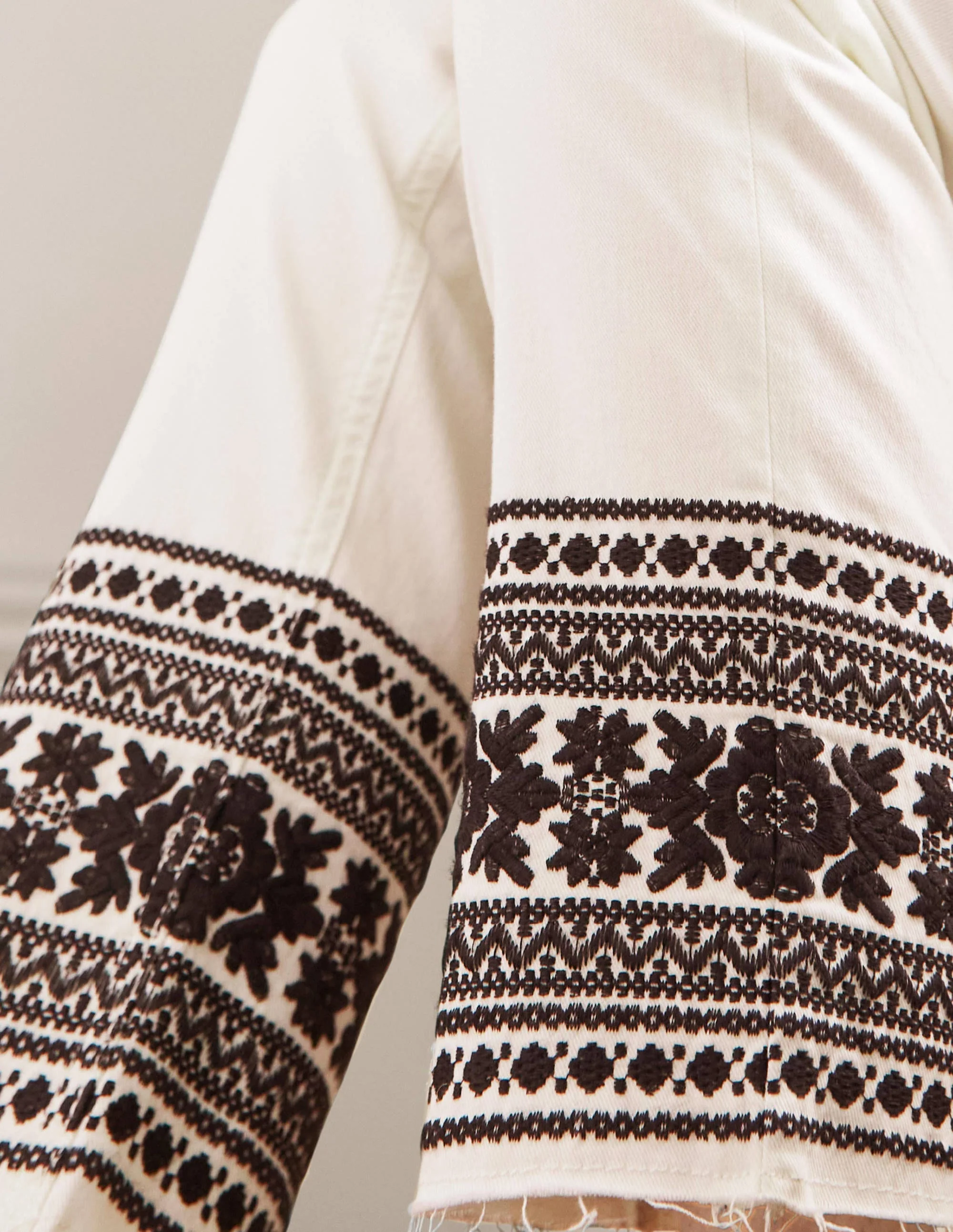 Relaxed Straight Jeans-Ecru/ Black Embroidery - Image 2