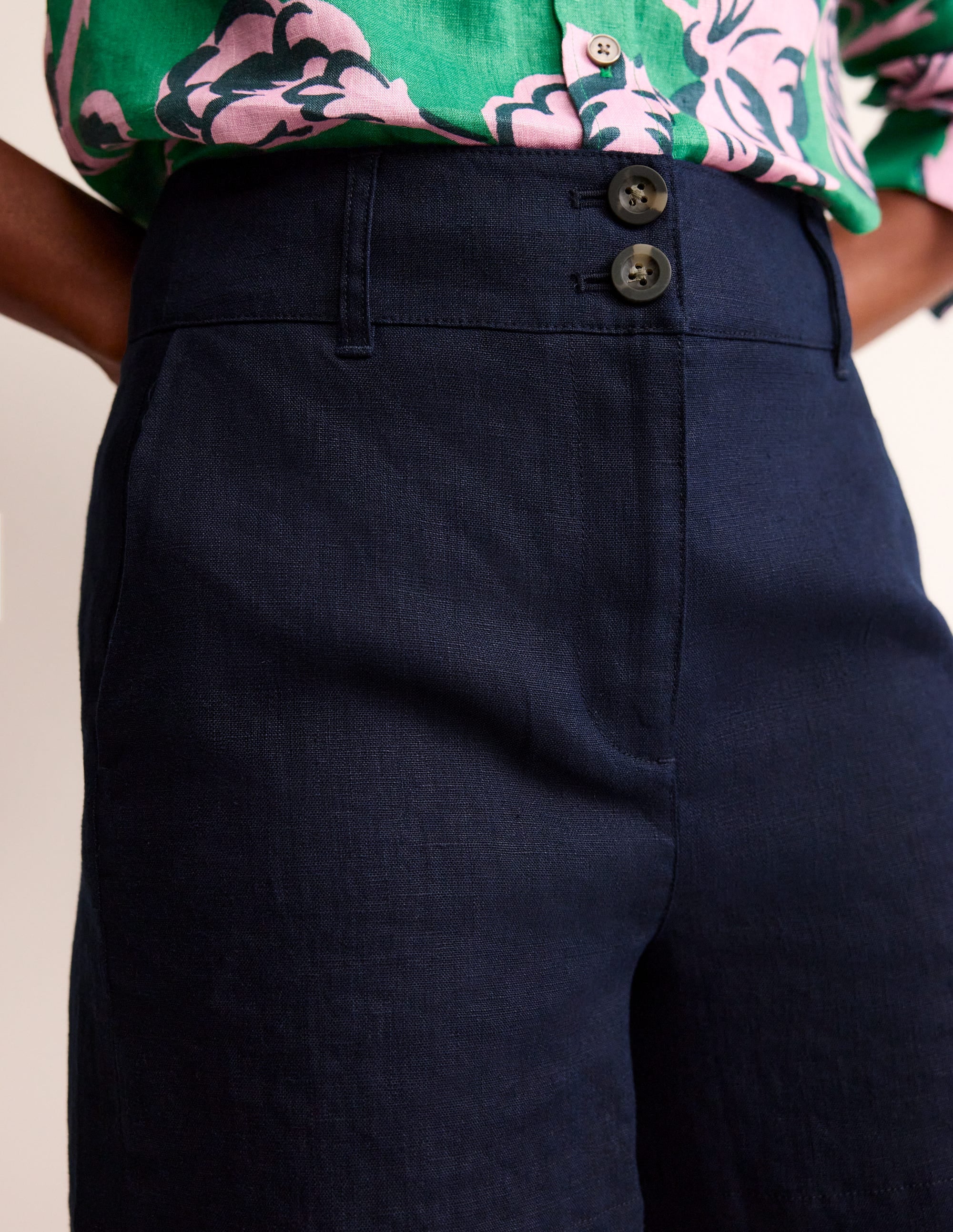 Westbourne Linen Shorts-Navy - Image 2